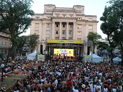 Santos espera mais de 350 mil turistas durante o carnaval