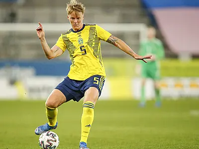 Jogadoras da seleção da Suécia tiveram que provar que eram mulheres, denuncia ex-zagueira
