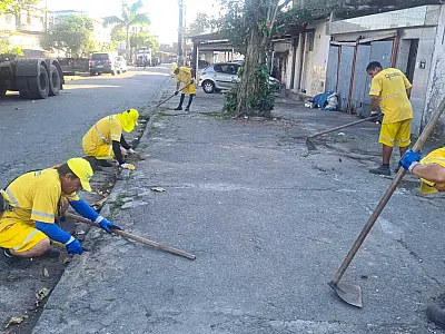 Raspação e capinação cobrem mais de 166 quilômetros em ruas de Santos em junho
