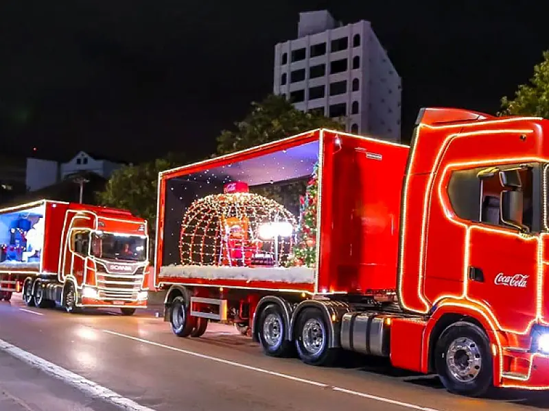 Caravana de Natal da Coca-Cola terá desfile em Guarujá no próximo dia 5 de dezembro