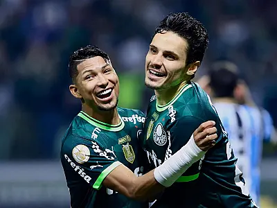 Brasileiro: Palmeiras goleia Grêmio para dormir na liderança