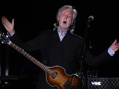 Paul McCartney faz do Mané Garrincha um karaokê em show da turnê em Brasília