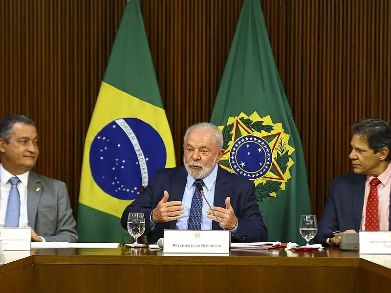"Não podemos ficar chorando o dinheiro que falta", diz Lula