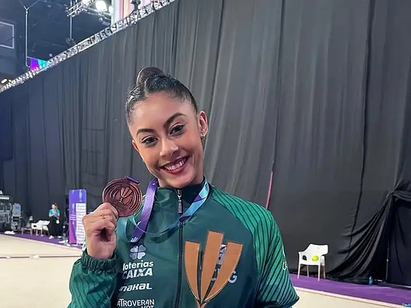 Ginasta Bárbara Domingos fatura bronze em etapa da Copa do Mundo