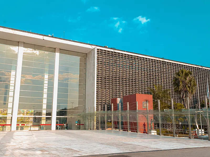 CIEE e ALESP abrem vagas de estágio para estudantes do ensino médio, técnico e superior