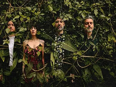 Supercombo chega em Santos com a turnê "Amianto 10 anos" no sábado (13)