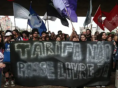 Estudantes protestam contra alta na tarifa do transporte por trilhos