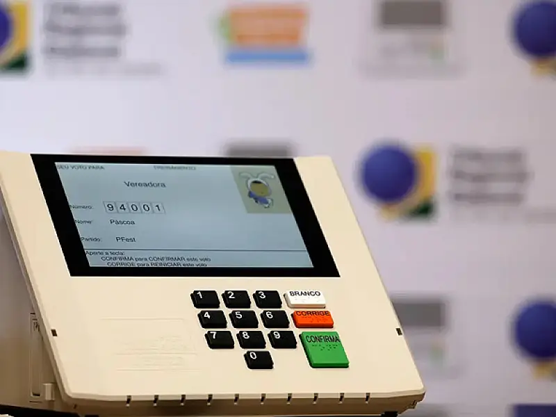 Moraes autoriza investigados por atos golpistas a votar no domingo