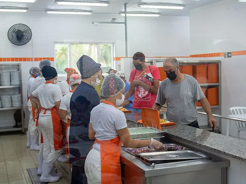 Bom Prato Cubatão tem cardápio especial dias 31 de dezembro e 1º de janeiro