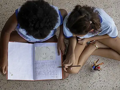 Brancos estudam em média 10,8 anos; negros, 9,2 anos