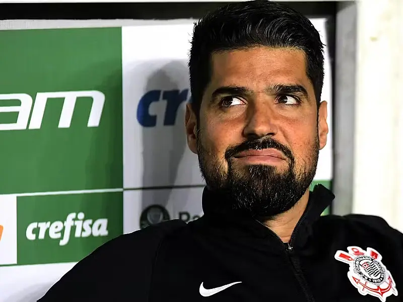 Corinthians anuncia demissão do treinador António Oliveira