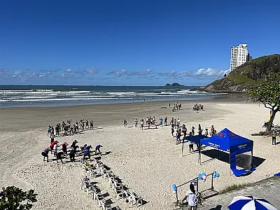 Maio Roxo terá aulão na Praia do Guaiúba com remada e muita informação