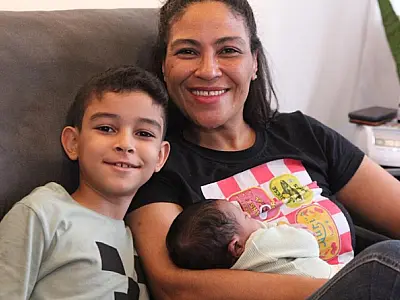 Famílias acolhedoras de Santos mostram o amor vão muito além dos laços sanguíneos