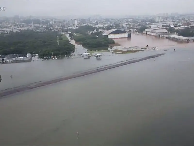 Aeronáutica amplia interdição do aeroporto de Porto Alegre ao menos até 10 de agosto