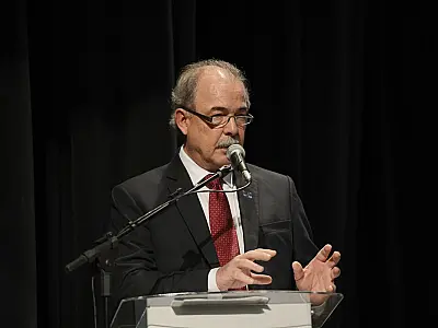 Mercadante diz que não é momento de BNDES vender participações