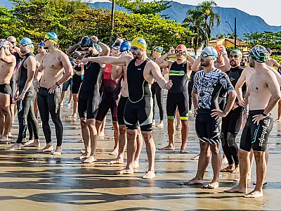 Atletas enfrentam desafio de aquathlon e travessia no Cantão do Indaiá