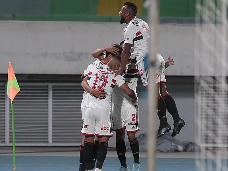 São Paulo derrota Wilstermann e fica perto da vaga