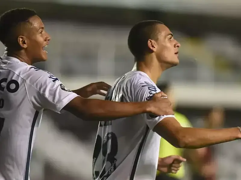 Santos pode ser obrigado a vender Ângelo e Kaiky para o Barcelona por quase R$ 300 milhões