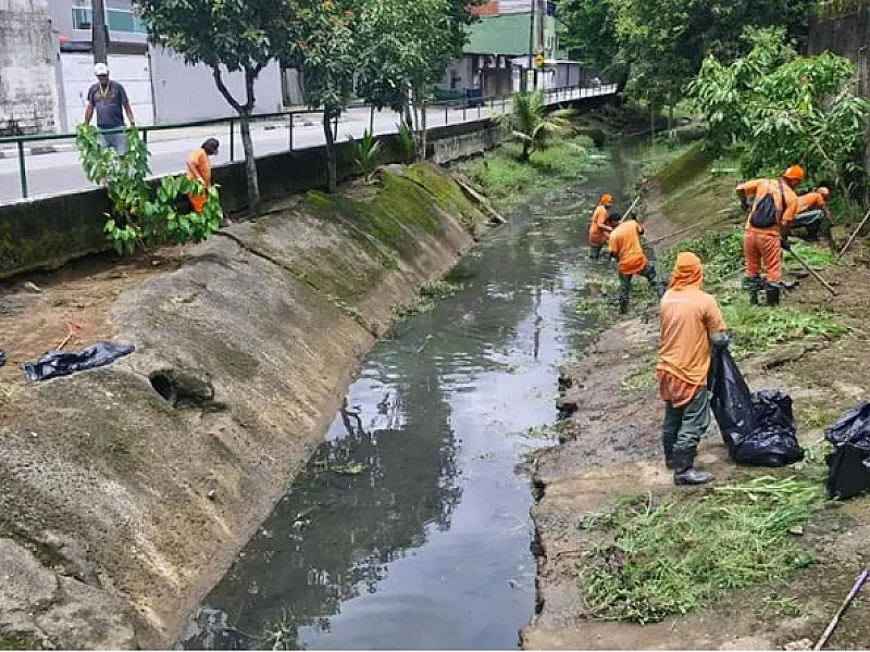 Serviços preventivos de drenagem são intensificados em Santos