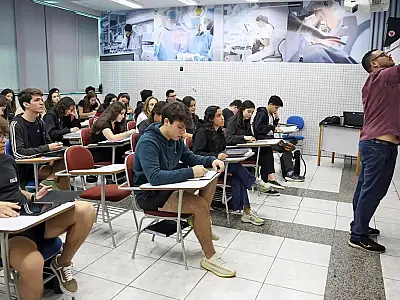 Candidatos se preparam para prova de redação do Enem no domingo