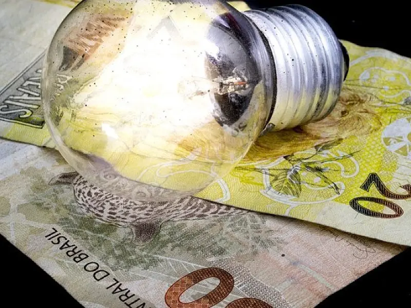 Aneel anuncia bandeira verde na conta de luz em maio