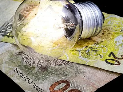 Aneel anuncia bandeira verde na conta de luz em maio