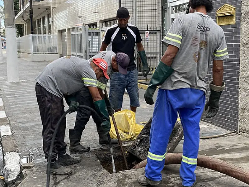 Prefeitura de São Vicente faz teste de fumaça para identificar irregularidades na rede de esgoto