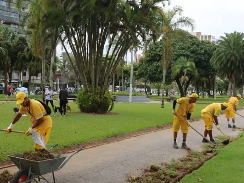Mutirão de zeladoria movimenta orla e bairro santista