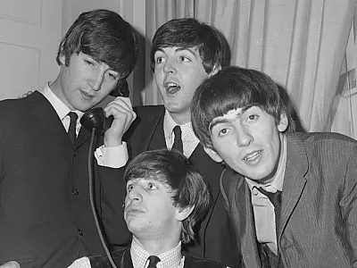 Voz de John Lennon em música dos Beatles não foi feita com IA, diz Ringo Starr