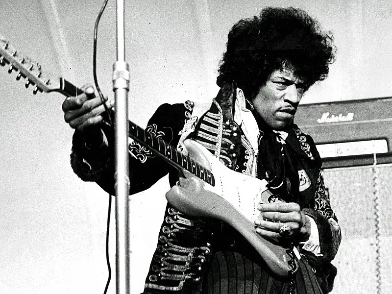Jimi Hendrix tem desenhos psicodélicos feitos nos anos 1960 postos à venda