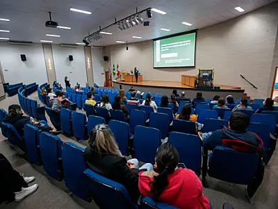 Praia Grande sedia 1º Seminário Regional de Saúde da Coluna da Mulher e Escoliose