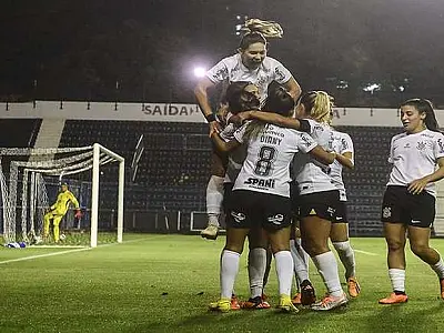 Corinthians vence Cruzeiro e pega o Santos na semi do Brasileiro feminino