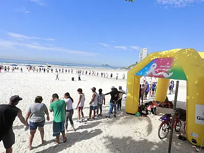 Aulão na praia tem o tema 'Abril Azul  Mude de Perspectiva'