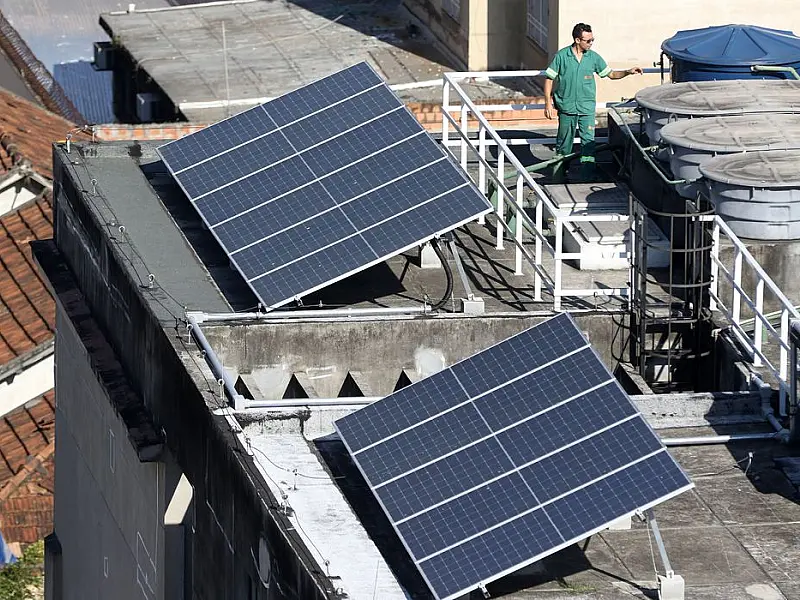 Brasil chega a 2 milhões de placas solares em telhados e terrenos
