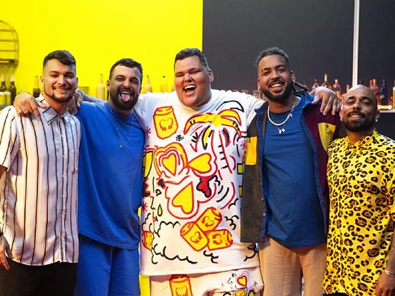 Grupo Menos é Mais e Dennis DJ se apresentam no Blue Med Convention Center em Santos