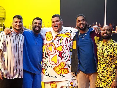 Grupo Menos é Mais e Dennis DJ se apresentam no Blue Med Convention Center em Santos