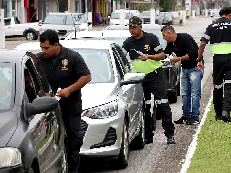 Setran e Detran realizam ação de conscientização com pedestres no  bairro Boqueirão