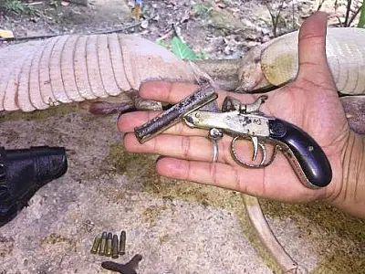 Policia multa homem em mais de R$ 2 mil por abate de animais silvestres e posse ilegal de armas