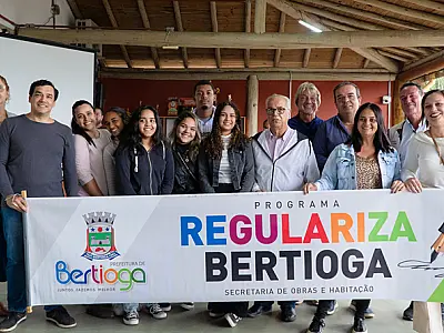 Moradores do Boraceia, em Bertioga, recebem títulos de legitimação fundiária