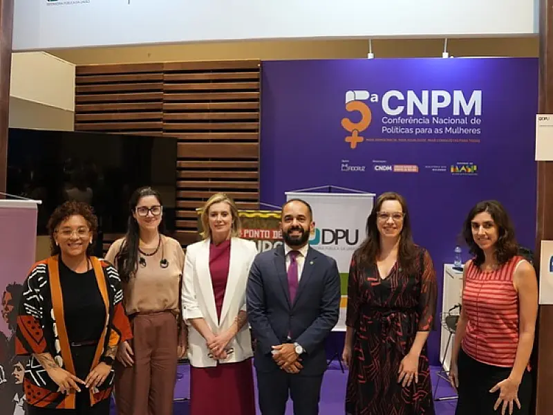 DPU assina acordo para ampliar participação de mulheres na política