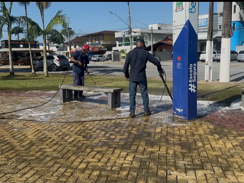 Praça Vicente Molinari recebe melhorias de zeladoria e acessibilidade