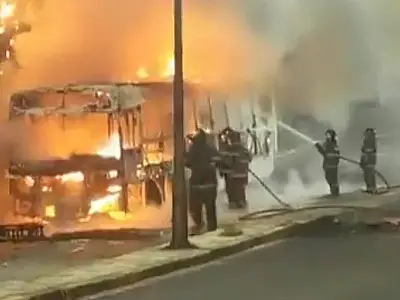 Grupo coloca fogo em ônibus em protesto contra morte de homem em Guarulhos
