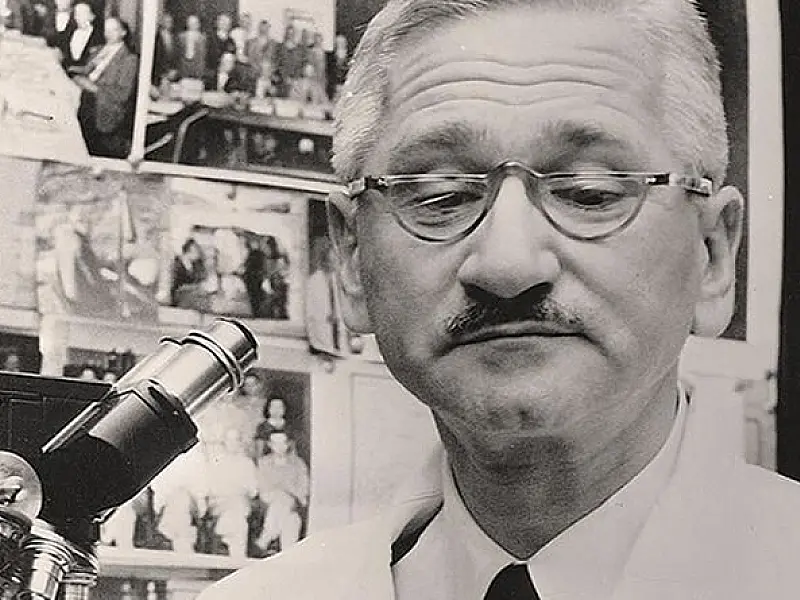 Albert Sabin é o cientista símbolo de saúde pública e dá nome a vias do litoral