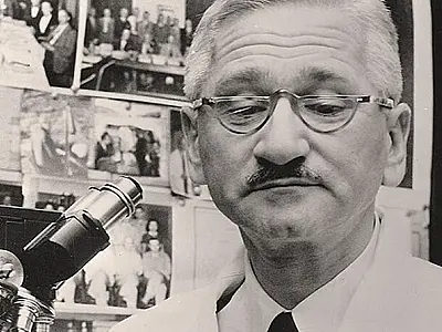 Albert Sabin é o cientista símbolo de saúde pública e dá nome a vias do litoral