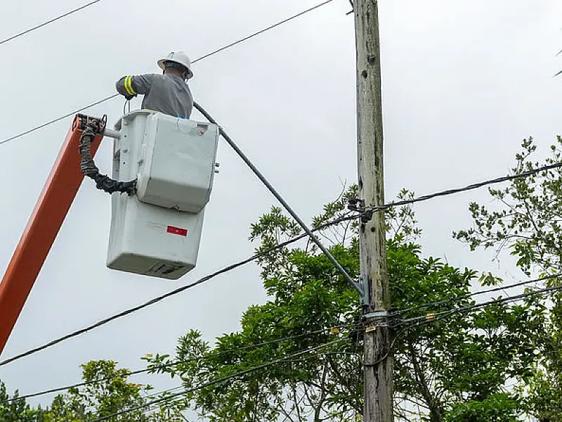 Modernização da iluminação pública de Bertioga transforma bairros da região norte