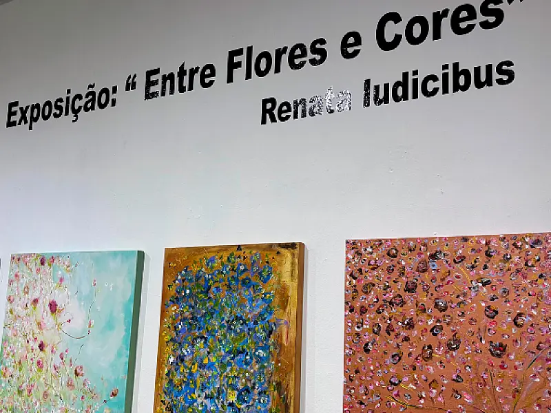 Praia Grande/SP recebe gratuitamente exposição "Entre Flores e Cores" até 27 de junho