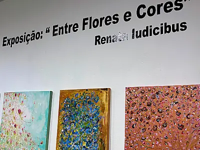 Praia Grande/SP recebe gratuitamente exposição "Entre Flores e Cores" até 27 de junho