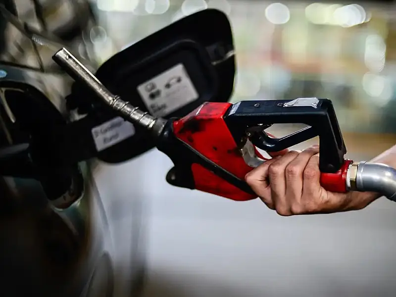 Petrobras reduz preço do diesel às distribuidoras amanhã