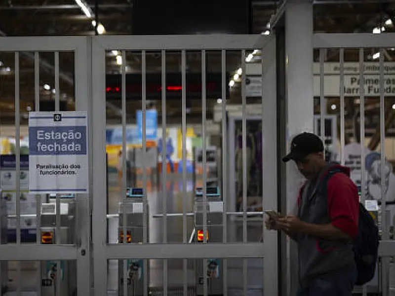 Trabalhadores encerram greve; metrô, CPTM e Sabesp voltam a funcionar nesta quarta (4)