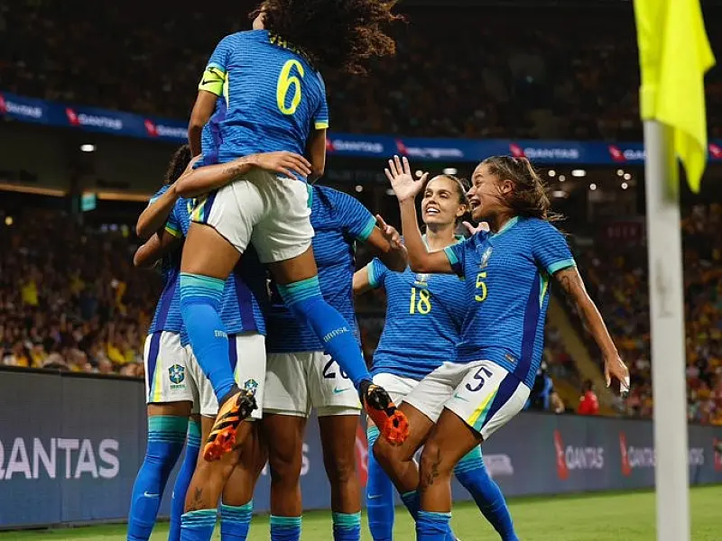 Brasil aposta em juventude e derrota Austrália por 3 a 1 em amistoso